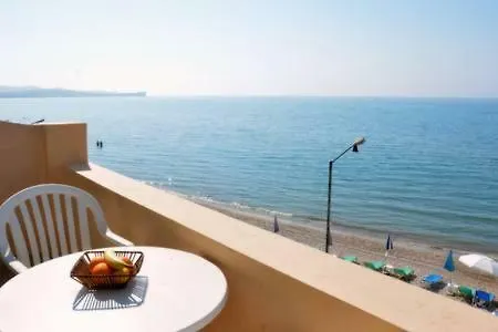 Studio On The Beach 아카라비
